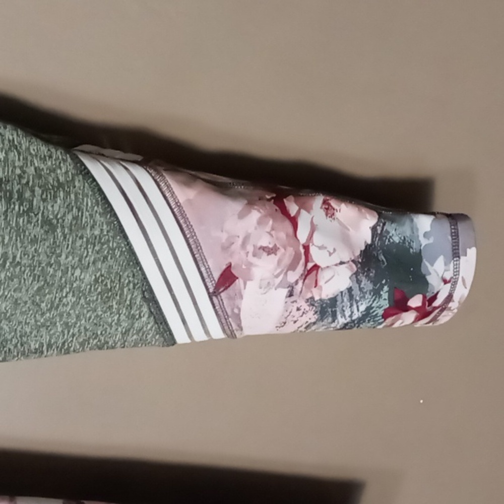 Justice Gray Leggings w Flower Legs Size 18Plus - Picture 6 of 7